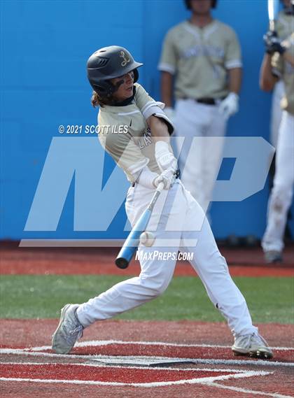 Thumbnail 3 in Newark vs. Lancaster (OHSAA D1 District Playoff) photogallery.