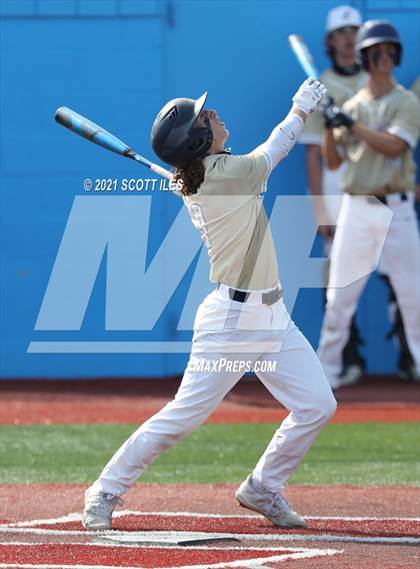 Thumbnail 2 in Newark vs. Lancaster (OHSAA D1 District Playoff) photogallery.