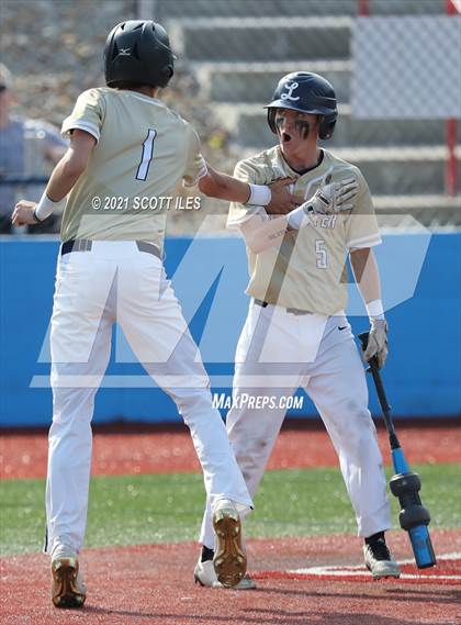 Thumbnail 3 in Newark vs. Lancaster (OHSAA D1 District Playoff) photogallery.