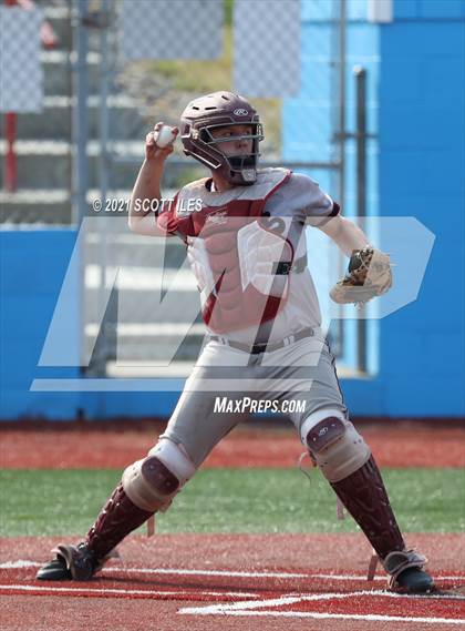 Thumbnail 3 in Newark vs. Lancaster (OHSAA D1 District Playoff) photogallery.