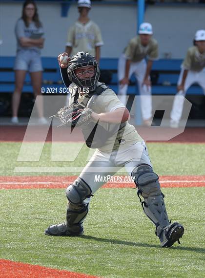 Thumbnail 2 in Newark vs. Lancaster (OHSAA D1 District Playoff) photogallery.