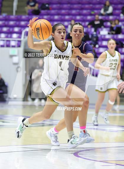 Thumbnail 3 in Herriman vs. Davis (UHSAA 6A Quarterfinal) photogallery.