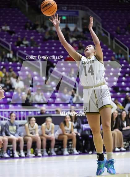 Thumbnail 1 in Herriman vs. Davis (UHSAA 6A Quarterfinal) photogallery.