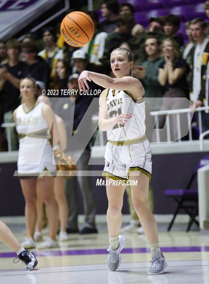 Thumbnail 1 in Herriman vs. Davis (UHSAA 6A Quarterfinal) photogallery.