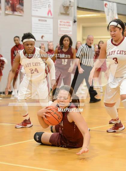 Thumbnail 3 in Ouachita Parish vs. Destrehan (LHSAA 5A Quarterfinal Playoff) photogallery.