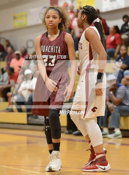 Thumbnail 3 in Ouachita Parish vs. Destrehan (LHSAA 5A Quarterfinal Playoff) photogallery.