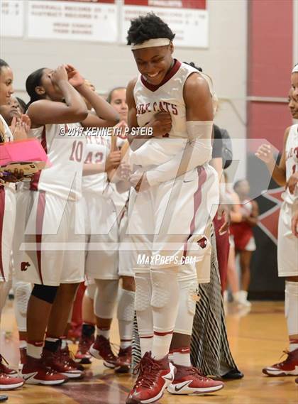 Thumbnail 3 in Ouachita Parish vs. Destrehan (LHSAA 5A Quarterfinal Playoff) photogallery.