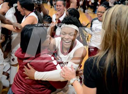 Thumbnail 1 in Ouachita Parish vs. Destrehan (LHSAA 5A Quarterfinal Playoff) photogallery.