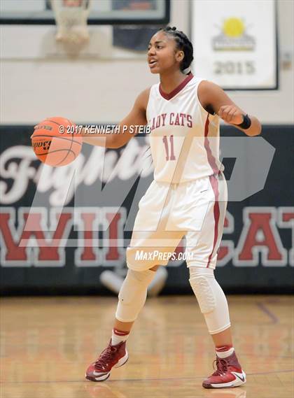 Thumbnail 3 in Ouachita Parish vs. Destrehan (LHSAA 5A Quarterfinal Playoff) photogallery.