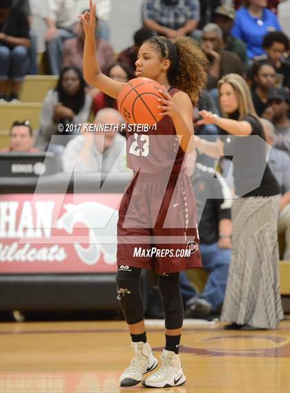 Thumbnail 3 in Ouachita Parish vs. Destrehan (LHSAA 5A Quarterfinal Playoff) photogallery.