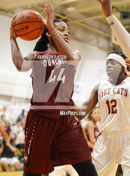 Thumbnail 2 in Ouachita Parish vs. Destrehan (LHSAA 5A Quarterfinal Playoff) photogallery.