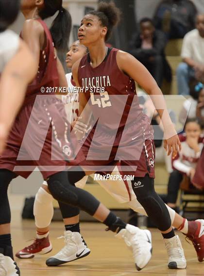 Thumbnail 2 in Ouachita Parish vs. Destrehan (LHSAA 5A Quarterfinal Playoff) photogallery.