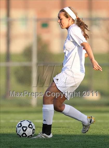 Thumbnail 1 in South vs Olathe East photogallery.