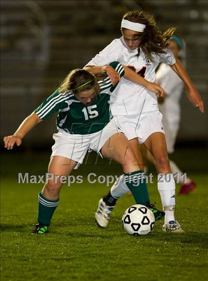 Thumbnail 2 in South vs Olathe East photogallery.