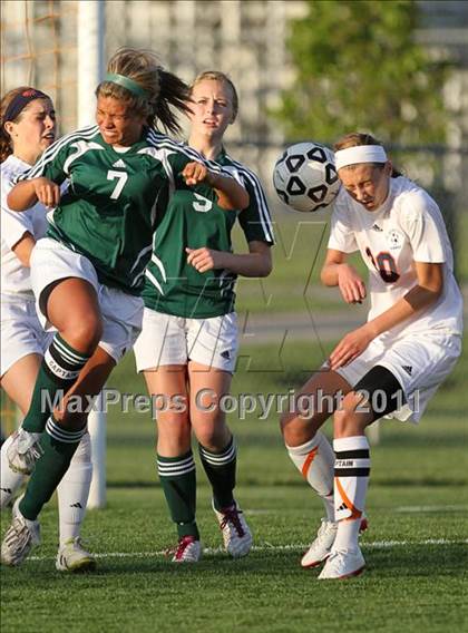 Thumbnail 1 in South vs Olathe East photogallery.