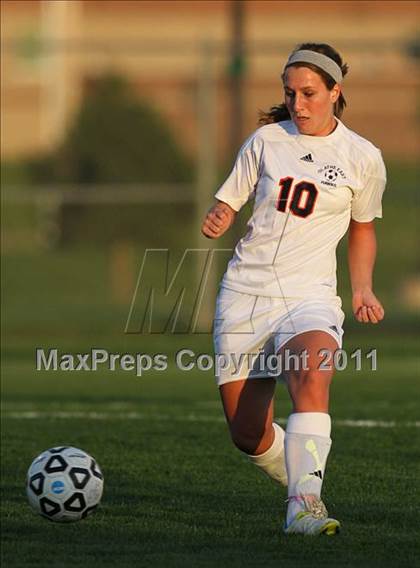 Thumbnail 2 in South vs Olathe East photogallery.