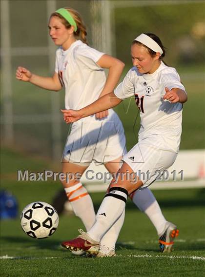 Thumbnail 2 in South vs Olathe East photogallery.