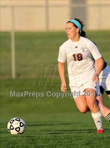 Thumbnail 2 in South vs Olathe East photogallery.