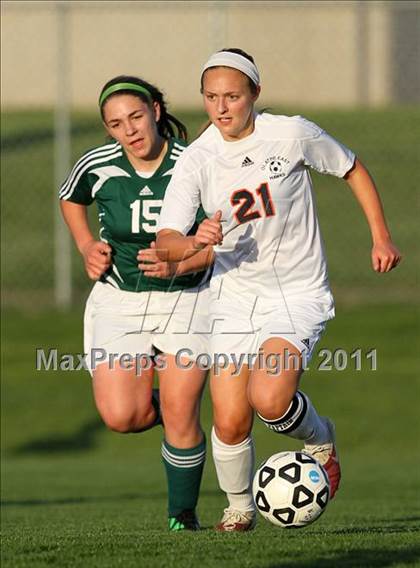 Thumbnail 1 in South vs Olathe East photogallery.