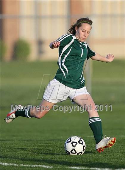 Thumbnail 2 in South vs Olathe East photogallery.