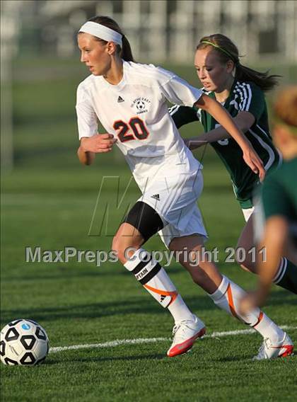 Thumbnail 3 in South vs Olathe East photogallery.