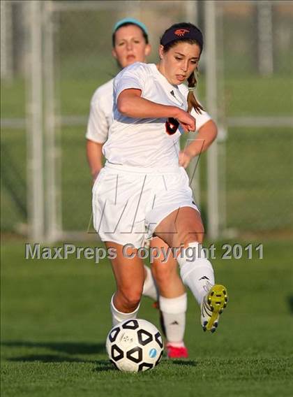 Thumbnail 1 in South vs Olathe East photogallery.
