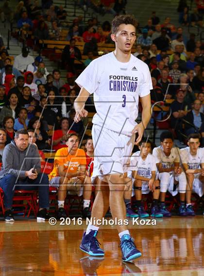 Thumbnail 3 in Foothills Christian vs. Mater Dei (Nike Extravaganza) photogallery.