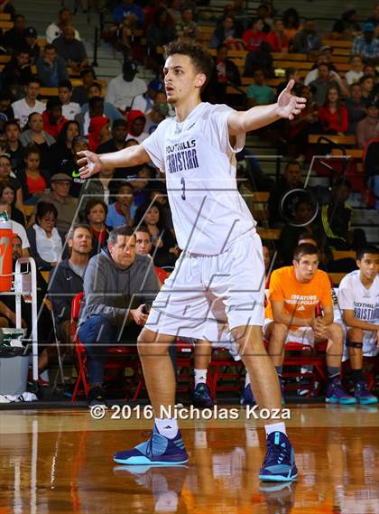 Thumbnail 2 in Foothills Christian vs. Mater Dei (Nike Extravaganza) photogallery.