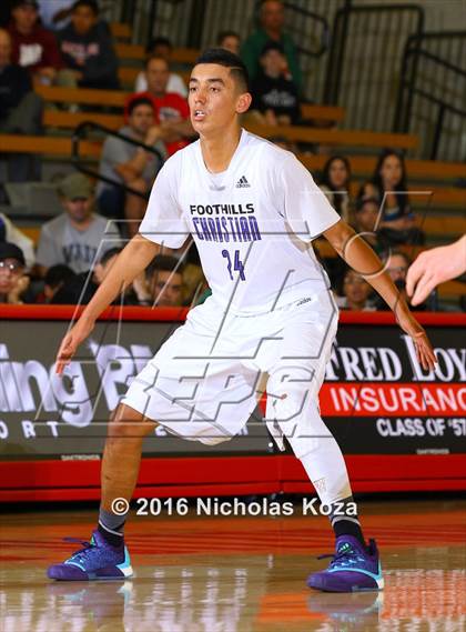 Thumbnail 3 in Foothills Christian vs. Mater Dei (Nike Extravaganza) photogallery.