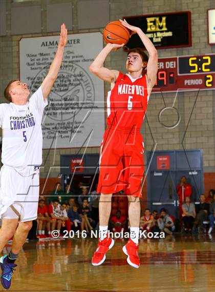 Thumbnail 2 in Foothills Christian vs. Mater Dei (Nike Extravaganza) photogallery.