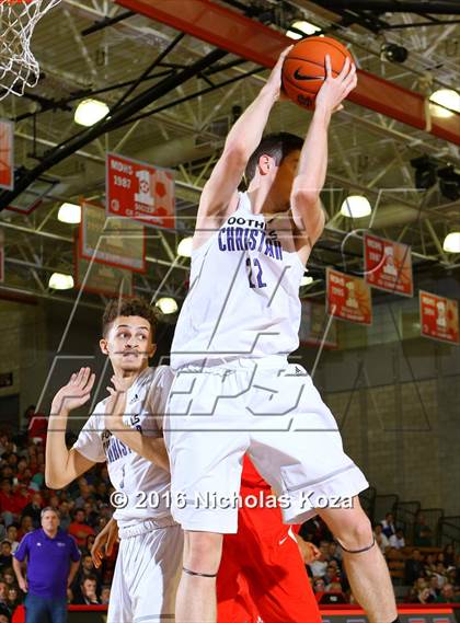 Thumbnail 1 in Foothills Christian vs. Mater Dei (Nike Extravaganza) photogallery.