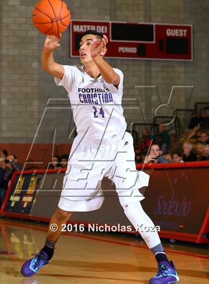 Thumbnail 1 in Foothills Christian vs. Mater Dei (Nike Extravaganza) photogallery.