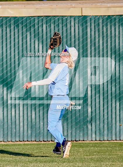 Thumbnail 1 in Oakmont vs. Woodland (CIF SJS D4 Final) photogallery.