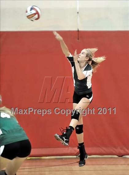Thumbnail 3 in South vs. Los Alamitos (Molten Classic) photogallery.