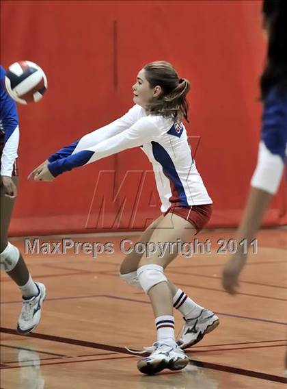 Thumbnail 1 in South vs. Los Alamitos (Molten Classic) photogallery.