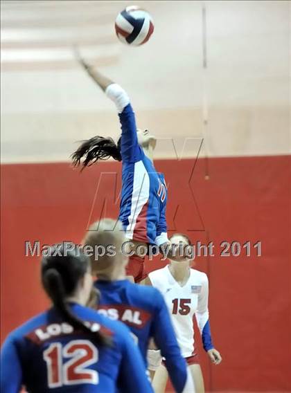 Thumbnail 3 in South vs. Los Alamitos (Molten Classic) photogallery.