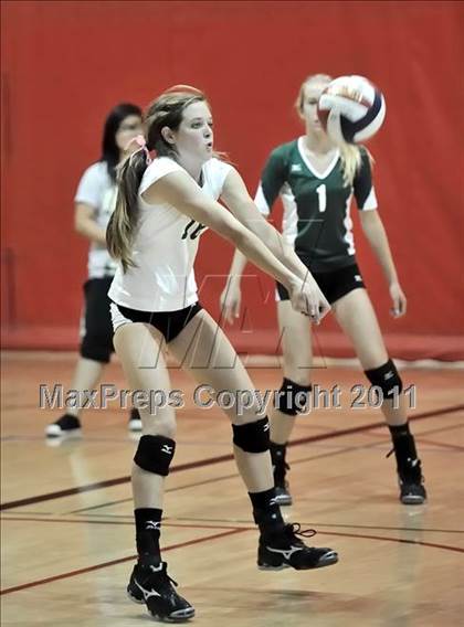 Thumbnail 1 in South vs. Los Alamitos (Molten Classic) photogallery.