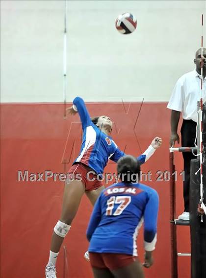 Thumbnail 1 in South vs. Los Alamitos (Molten Classic) photogallery.