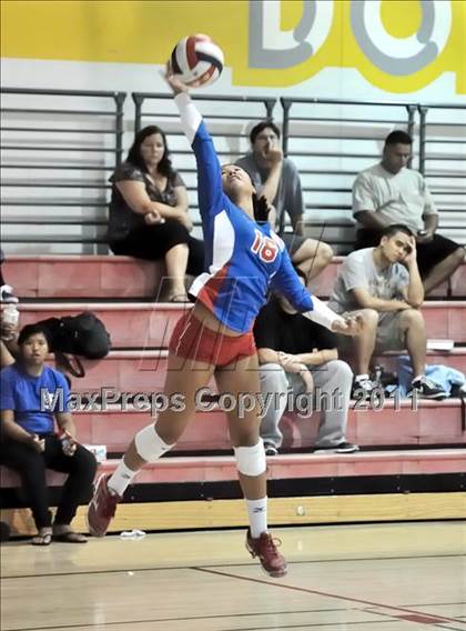 Thumbnail 1 in South vs. Los Alamitos (Molten Classic) photogallery.