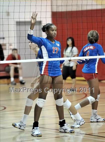Thumbnail 2 in South vs. Los Alamitos (Molten Classic) photogallery.