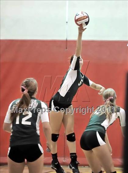 Thumbnail 2 in South vs. Los Alamitos (Molten Classic) photogallery.