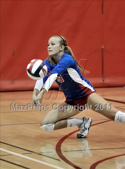 Thumbnail 1 in South vs. Los Alamitos (Molten Classic) photogallery.