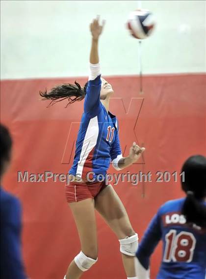 Thumbnail 3 in South vs. Los Alamitos (Molten Classic) photogallery.