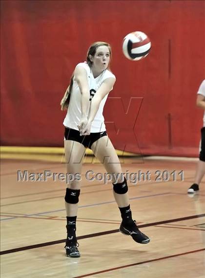 Thumbnail 1 in South vs. Los Alamitos (Molten Classic) photogallery.