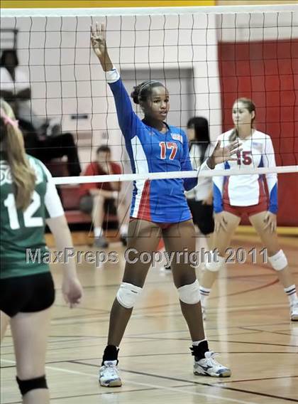 Thumbnail 1 in South vs. Los Alamitos (Molten Classic) photogallery.