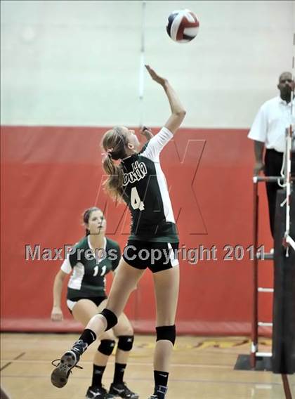 Thumbnail 3 in South vs. Los Alamitos (Molten Classic) photogallery.