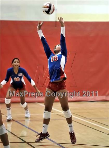 Thumbnail 1 in South vs. Los Alamitos (Molten Classic) photogallery.