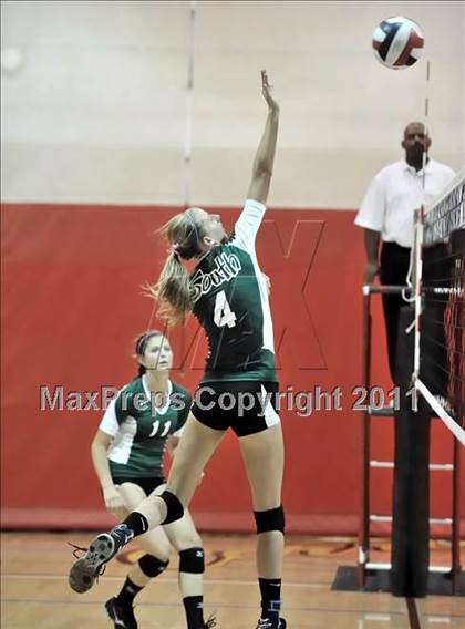 Thumbnail 1 in South vs. Los Alamitos (Molten Classic) photogallery.