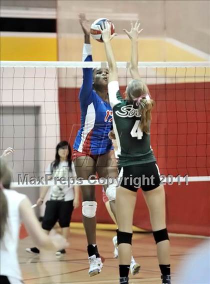 Thumbnail 1 in South vs. Los Alamitos (Molten Classic) photogallery.