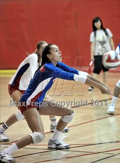 Thumbnail 1 in South vs. Los Alamitos (Molten Classic) photogallery.